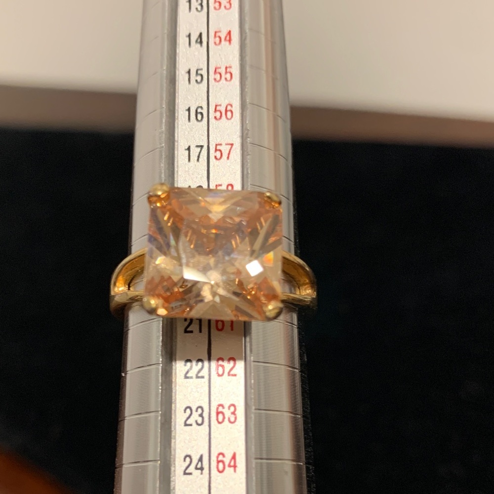 Emerald cut lab created topaz 3.5 ct on gold tone band high end cocktail  Ring - Picture 5 of 6